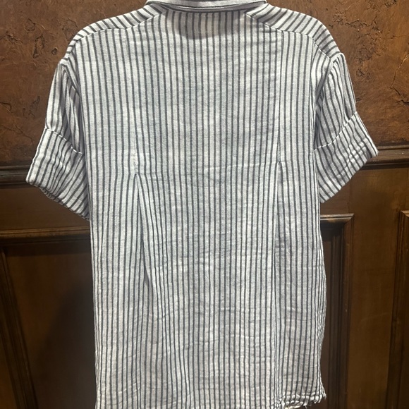 NWOT SIZE S/M Casual Striped Button-Down Shirt - Picture 5 of 8